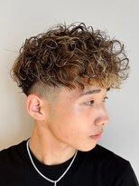 ルーシー 渋谷(LUCEY)&nbsp;メッシュスペインカールハイライトスパイラルパーマフェード