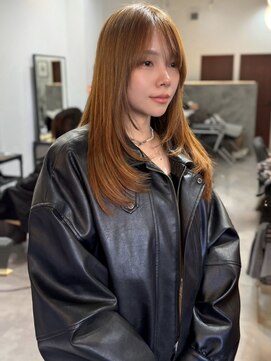 エラ(Ella) 透明感ベージュ×レイヤーカット