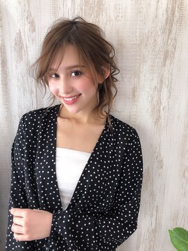 エストレーラ(estrela) 『estrela』大人可愛い編みこみヘアアレンジ