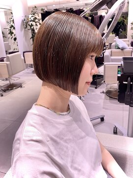 ステア ケース(stair case) ぱつっと 切りっぱなし丸みボブ