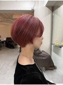 ピンクオレンジレッドカラーハンサムショートレイヤーボブ