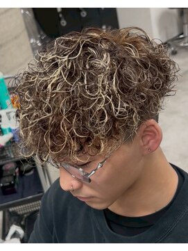 イーラ(era) メッシュスペインカールパーマ/メンズ/刈り上げ/眉毛/ツイスト