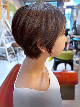 アンティカザサロン(antiqua THE SALON) マッシュショート ショートカット 白髪ぼかしハイライト 30代