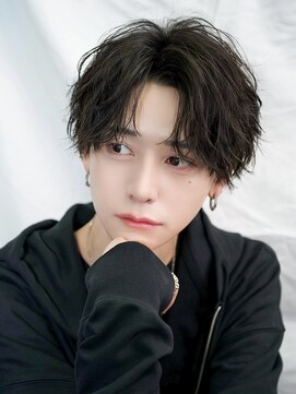 ゼロ 渋谷(XeRo) ツイストスパイラルセンターパート　シースルーフェザーショート