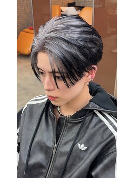 リップス 吉祥寺店 (LIPPS) ホワイトシルバーアッシュエンドカラーツーブロセンターパート