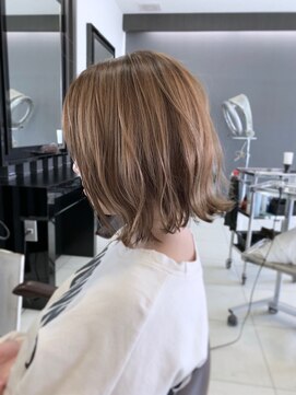ベランダ ヘア 透明感たっぷりボブ