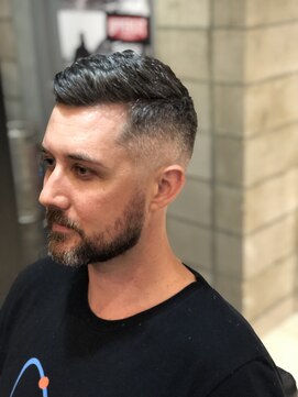 フランクスバーバー アンド ビアークラブ(FRANK'S BARBER and BEER CLUB) ワイルドツーブロックサイドパートショートフェードカット