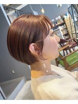 エミュー(emue) 艶カラー ピンクベージュ イヤリングカラー 耳かけショート 中島