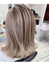  透明感抜群のブリーチカラー 