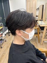 ネオリーブ クーロ メゾン 横浜(Neolive curro Maison)&nbsp;韓国センターパート×黒髪ツーブロック毛流れパーマ[メンズ]