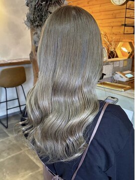 ビスクヘアデザイン(bisq hair design) グレージュ　ベージュ　艶髪　韓国風　顔まわり　髪質改善　前髪