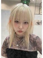 ディーン 名駅店(DEAN)&nbsp;ブリーチカラー ハイトーン ブロンド ポイントカラー イヤリング