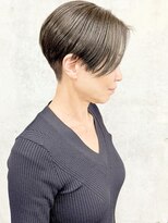 モリオ(morio)&nbsp;刈り上げ前下がりショートかっこいいセンターパート20代30代40代