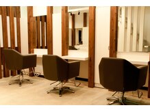 チャフ ヘアーアンドネイル(CHAFF hair&nail)の雰囲気（駅近なのに、ゆったりした雰囲気のサロンでリラックス）