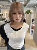 レイヤーボブ　ミディアムレイヤー　ミルクティーベージュ