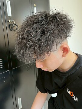 アリープパロット(ALEAP parrot) メンズパーマ/波巻き/ツイスト/スパイラル/シルバーグレージュ