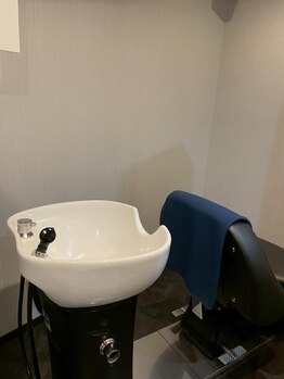 サロンドシャノワール(Salon de Chat noir)の写真/【南福岡徒歩1分/博多区】半個室でリラックスできるつくりのシャンプー台◎極上の癒し体験を…