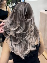 ヌエン 渋谷(NU/EN)&nbsp;重軽フェザーレイヤー/春カラーバレイヤージュ/ロングレイヤー