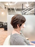 ショートヘア_マロンベージュ Aラインボブ かきあげ