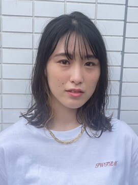 フルール(fleur) 大人可愛いインナーカラー外はねミディ