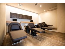 設備のこだわり １　【フルフラットシャンプー台】