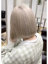 ルッツ(Lutz. hair design)&nbsp;ホワイトベージュ【千代田彩夏】