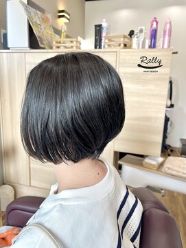 ラリー(Rally) 前下がりショートボブ