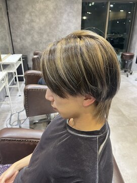 プラスイズム(PLUSISM) 太めハイライトセンターパートウルフ