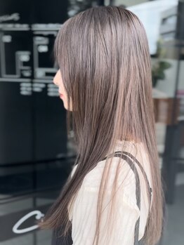 サーカス(circus)の写真/最新の透明感カラー。中明度のカラーでも濁りのない透明感、エドルがおススメ。大人っぽいこなれ感を演出◎