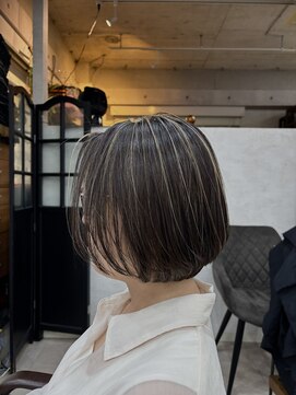 ジュノ(Jeuno) 横浜で立体感ハイライトでつくる大人ボブ