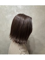 ロウ 町田(ROW)&nbsp;切りっぱなしボブ×白髪いかしカラー