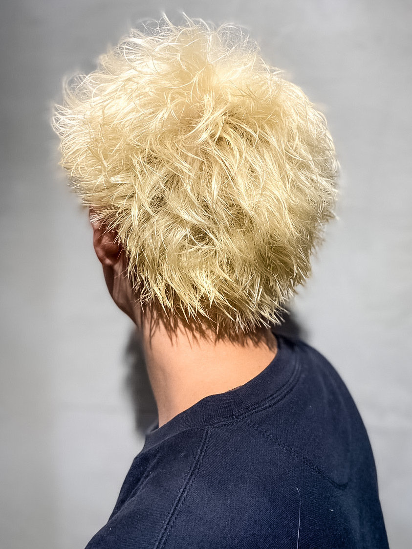 オジョマノ(OjOmano) 〈m4〉メンズパーマブリーチフェードツーブロスパイラルパーマ