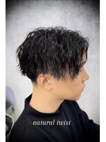 ラルス(Larus) MEN’S HAIR/波巻きツイストスパイラル/リバースセンターパート
