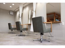 relierの雰囲気(セット面は透明感のあるカーテンでプライベート空間を実現♪)