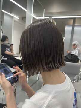 アールプラスヘアサロン(ar+ hair salon) 【新宿/新宿三丁目/ミニボブ/切りっぱなしボブ】