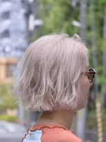 ロムサンク(L'HOMME CINQ)&nbsp;ホワイトブロンド×パーマ風クセ毛ボブ