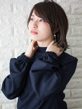 ノイン(noine) 大胆なシルエットやかっこよくまとめられたファッション。