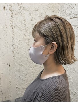 ペネロープ(Penelope) 切りっぱなしショートボブ/外ハネ/ハイライト