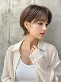 earthショートレイヤーボブミルクティー丸みショートボブ