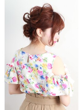 パラッチ 豊中店(Palacchi) ツイストと編み込みを使ったシニヨンヘアアレンジ