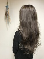 ホワイト(WHITE)&nbsp;モカグレージュ×ハイライトローライト×WHITE草柳