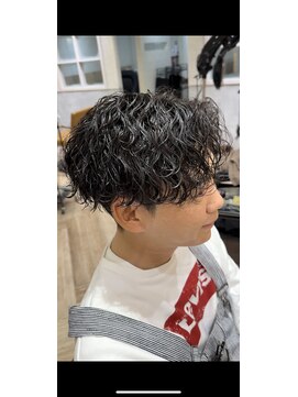 レイズ 名古屋(RAYS) 刈り上げツーブロック波巻きスパイラルセンターパートパーマ