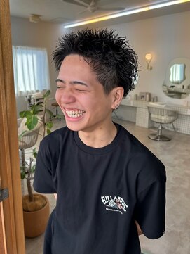 デビュー 沖縄泡瀬店(Debut) スペインカール/スパイキーショート/フェザーパーマ/沖縄市