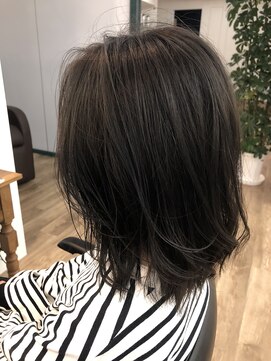 アメリ(Ameri) -Ameri-レイヤーボブ × ブルーブラック(黒染め不使用)