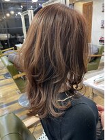 小顔レイヤーカット（マッシュくびれヘアメルティカラー
