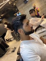 フランクスバーバー アンド ビアークラブ(FRANK'S BARBER and BEER CLUB)&nbsp;ローフェードポンパドール　ビアードフェード　T T