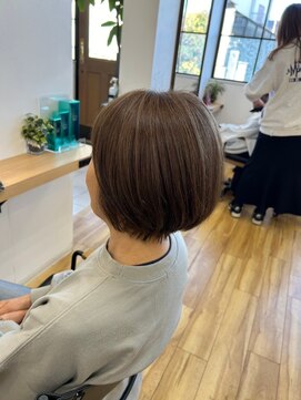 モーラ 鳳店(MOLLA) まろみベージュ 大人可愛い 丸みショート くすみグレージュ 小顔