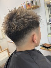 ヘアーウィンクルム(HAIR VINCULUM) カット　ケアブリーチ　ベージュシルバー