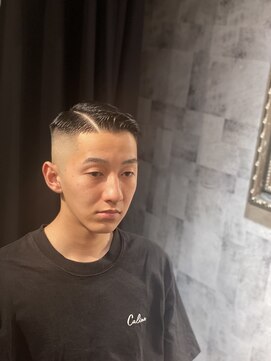 サンアンドマーリィズバーバー 駅前店(SON&MARLEY'S BAR BER) 厚木スキンフェードサイドパートスタイル/海老名スキンフェード