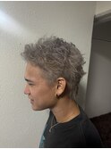 ホワイトブロンド×スパイキーショート